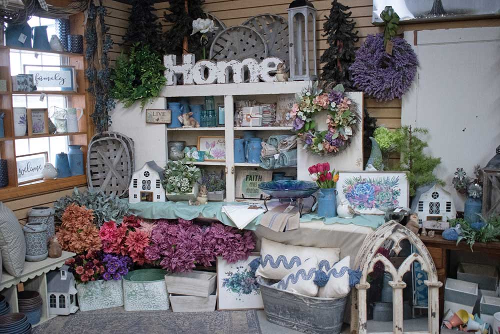 Gifts and décor.