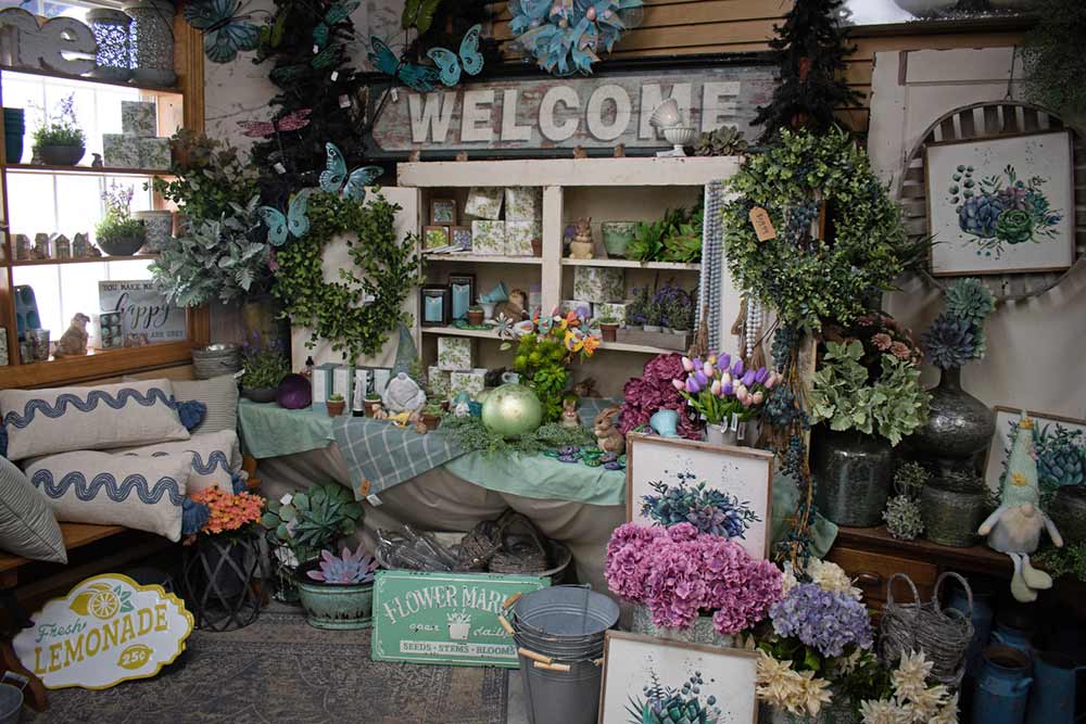 Gifts and décor.