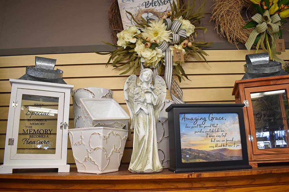 Gifts and décor.